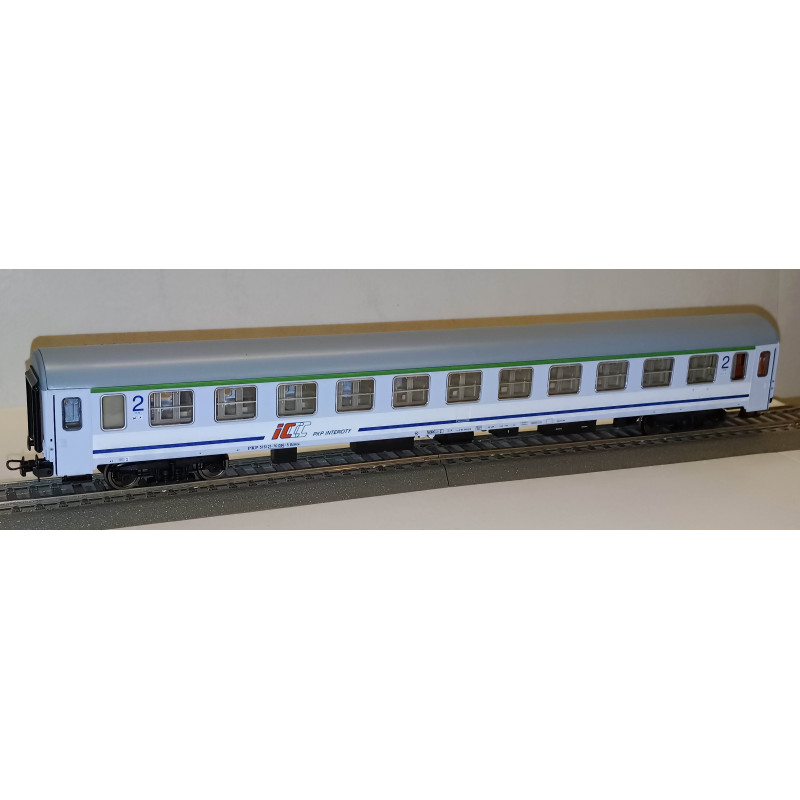 TILLIG   4-axle Bdmu PKP Intercity 2nd class passenger car, 6th series, H0
