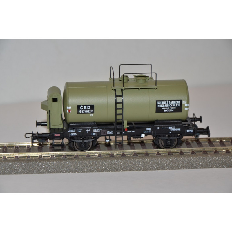 TILLIG 2-axle boiler car R ČSD "Kolín Mineral Oil Refinery" with brakeman's cab, 3rd edition. H0