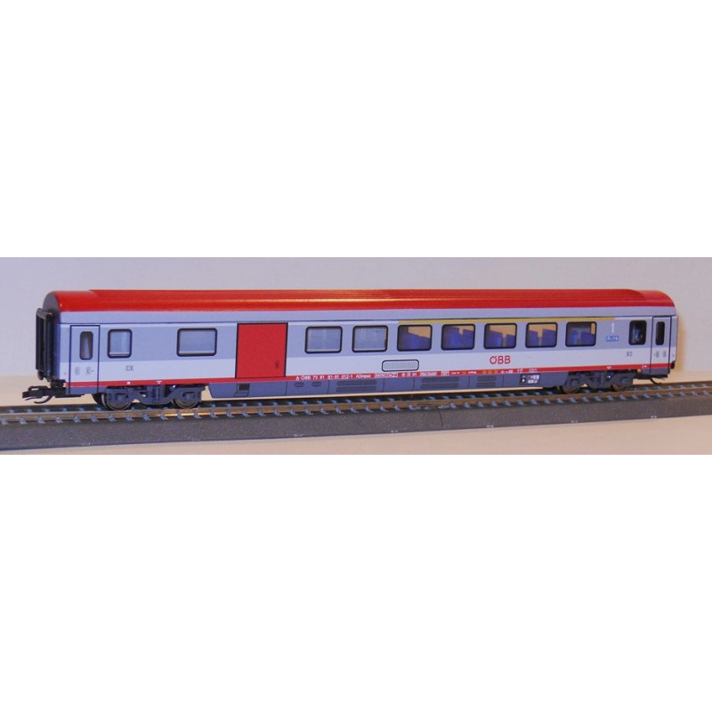 TT MODEL  First class express train carriage with ADmpsz OBB service compartment (red doors at the service compartment), 6th ser