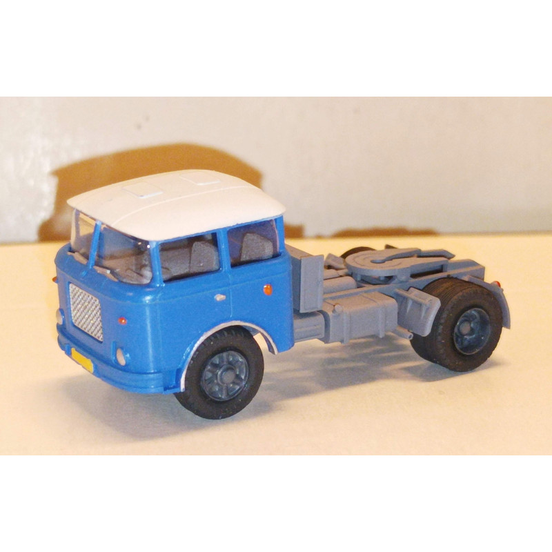 AP MODELS  Škoda 706 tractor, dark blue, white roof       TT