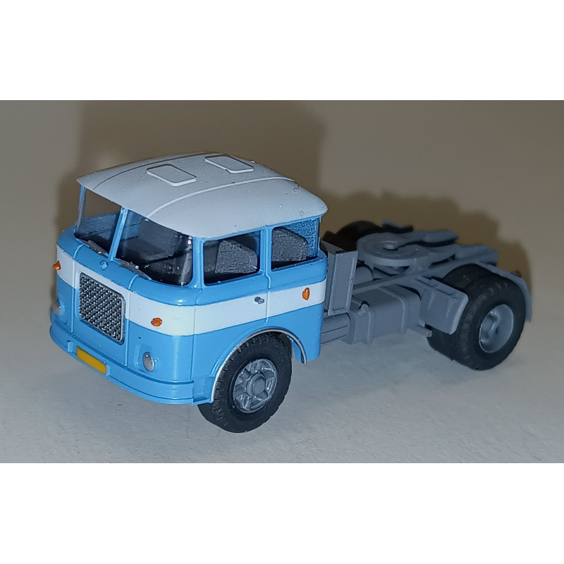 AP MODELS  Škoda 706 tractor, light blue, white stripe, white roof       TT