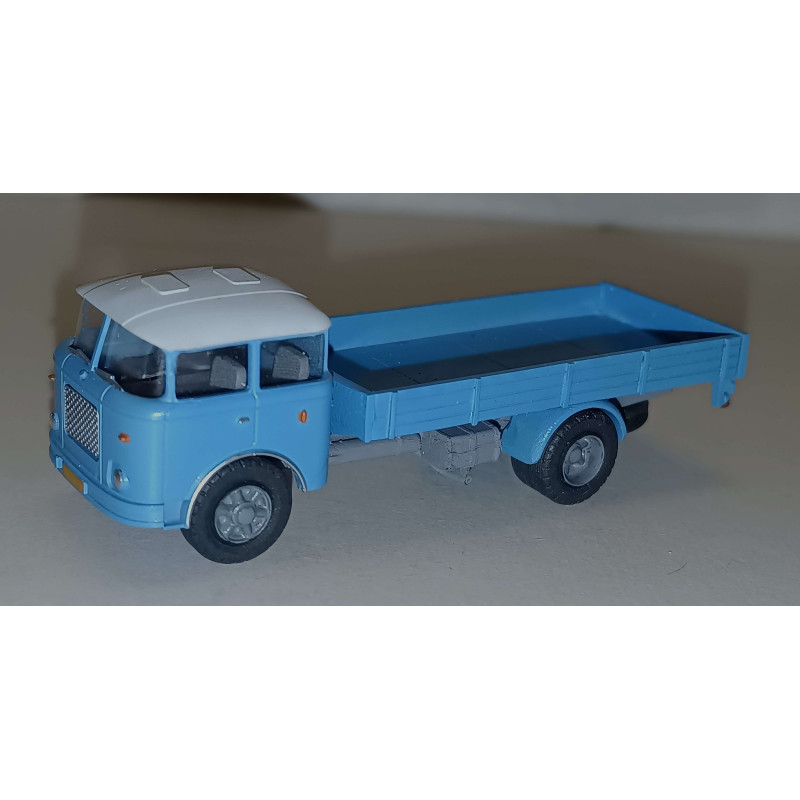 AP MODELS  Škoda 706 flatbed truck, light blue, white roof      TT