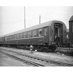 IGRA MODEL 4-axle passenger car ČSD Bai depot Prague, car no.: 4-4123 III. era   H0