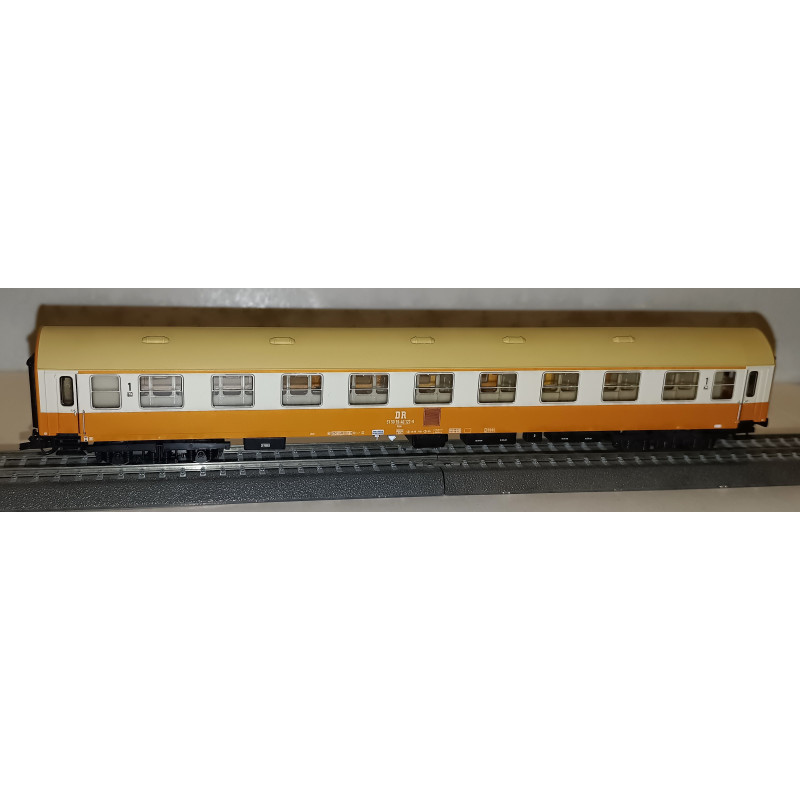 TILLIG  4-axle passenger car type Y/B70 DR 1st class "Städteexpress,"  4th series,  TT