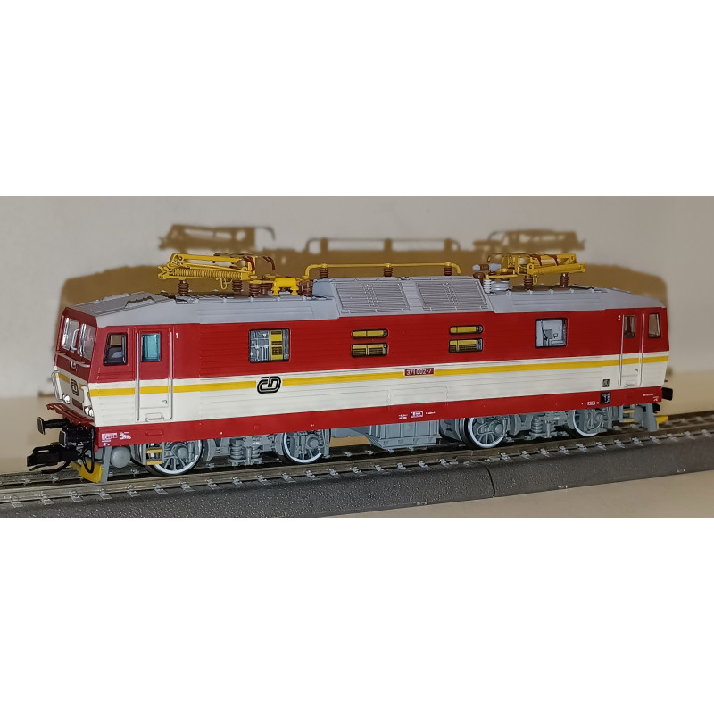 ROCO electric dual-system locomotive 371.002-7 ČD "Bastard", 5th series, analog   TT