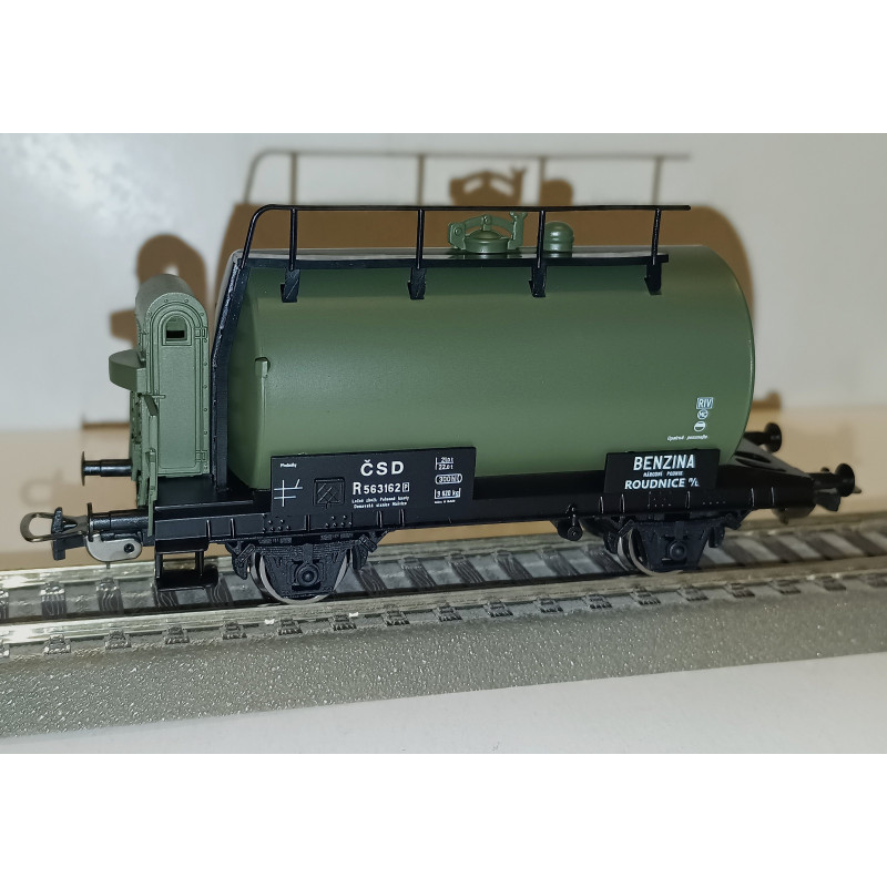 copy of PIKO 2-axle boiler car R ČSD with brakeman's cab "BENZINA n.p. ROUDNICE n/L", green, 4th edition, H0